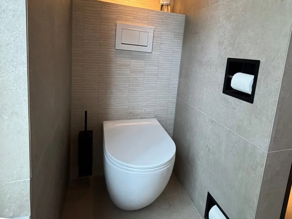 Hangtoilet geplaatst tijdens badkamer renovatie in Veldhoven