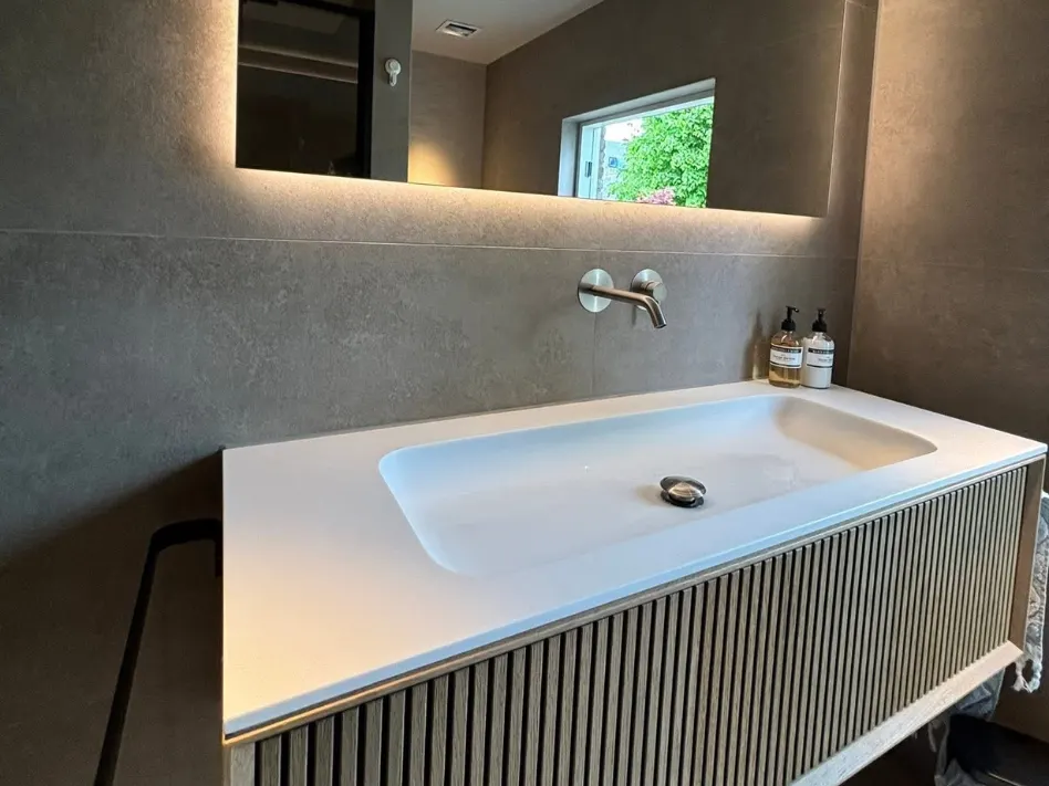 Nieuw badkamermeubel in gerenoveerde badkamer in Veldhoven